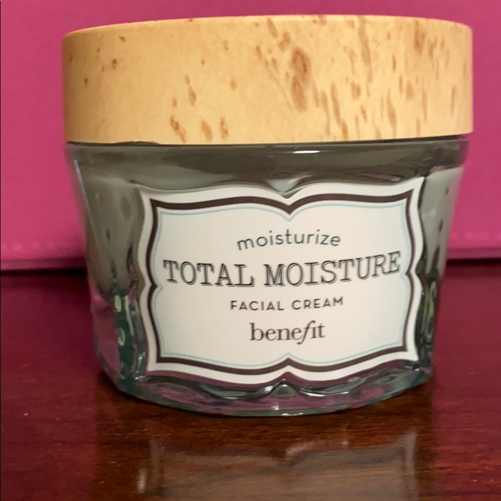 Benefit Total Moisture